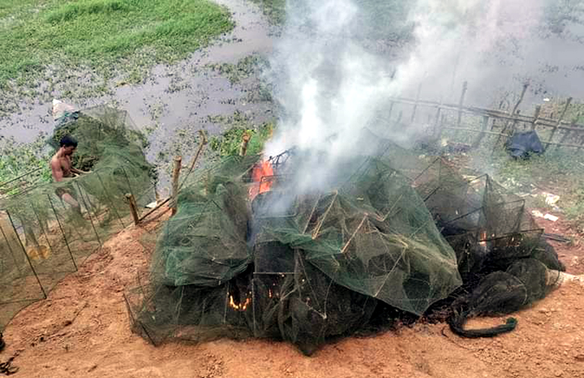 সখীপুরে অবৈধ ৫ লাখ টাকার চায়না জাল ধ্বংস