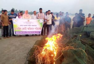 গোপালপুরে মোবাইল কোর্টে নিষিদ্ধ চায়না জাল পুড়িয়ে বিনষ্ট