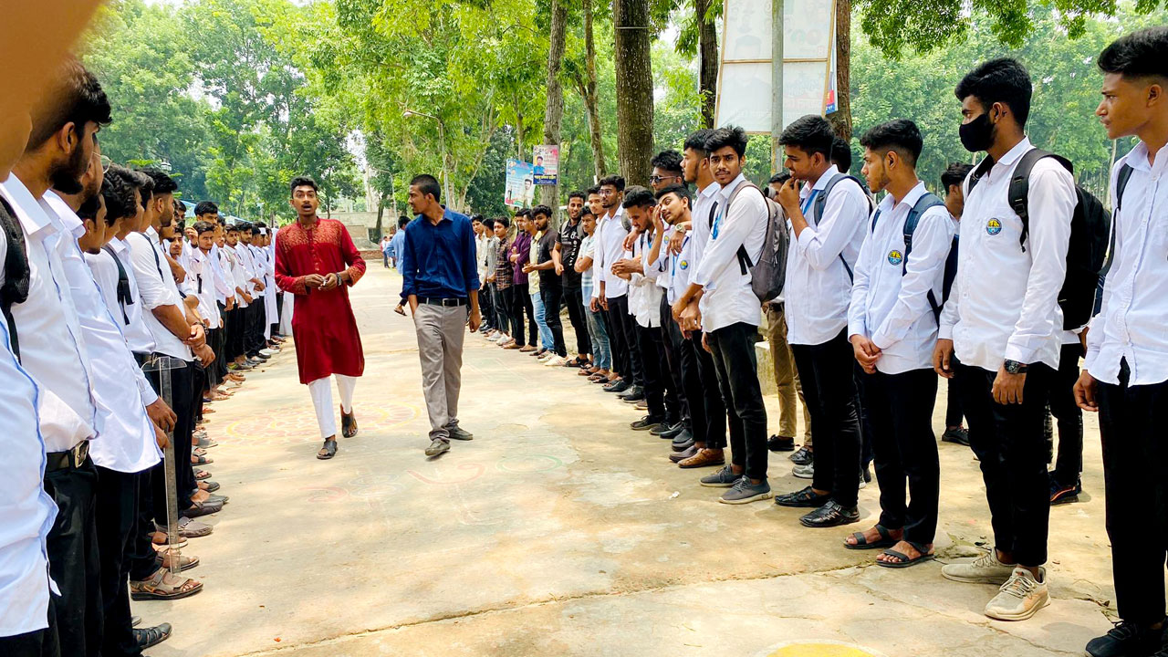 টাঙ্গাইল পলিটেকনিক ইনস্টিটিউটের শিক্ষার্থীদের মানববন্ধন