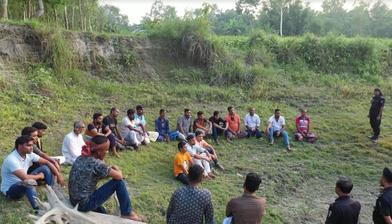 টাঙ্গাইলের নিষিদ্ধ ৭৬ জন চরমপন্থী আলোর পথে ফিরছেন!