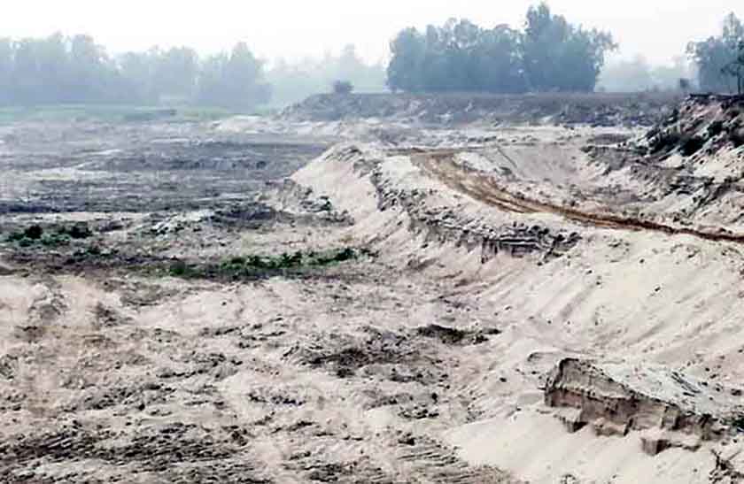 নিউ ধলেশ্বরীর ভাঙন থেকে জোকারচর গ্রাম রক্ষার দাবিতে আবেদন