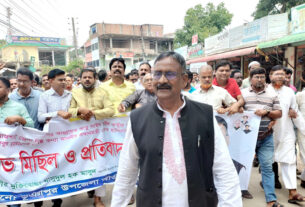 প্রধানমন্ত্রীকে হত্যার হুমকির প্রতিবাদে ভূঞাপুরে বিক্ষোভ