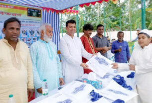 বাসাইলে ‘টাঙ্গাইল কিং ১২’ এর উদ্যোগে ঈদ উপহারসামগ্রী বিতরণ