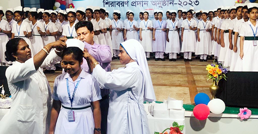 মির্জাপুরে কুমুদিনী নার্সিং কলেজের ছাত্রীদের ক্যাপ প্রদান