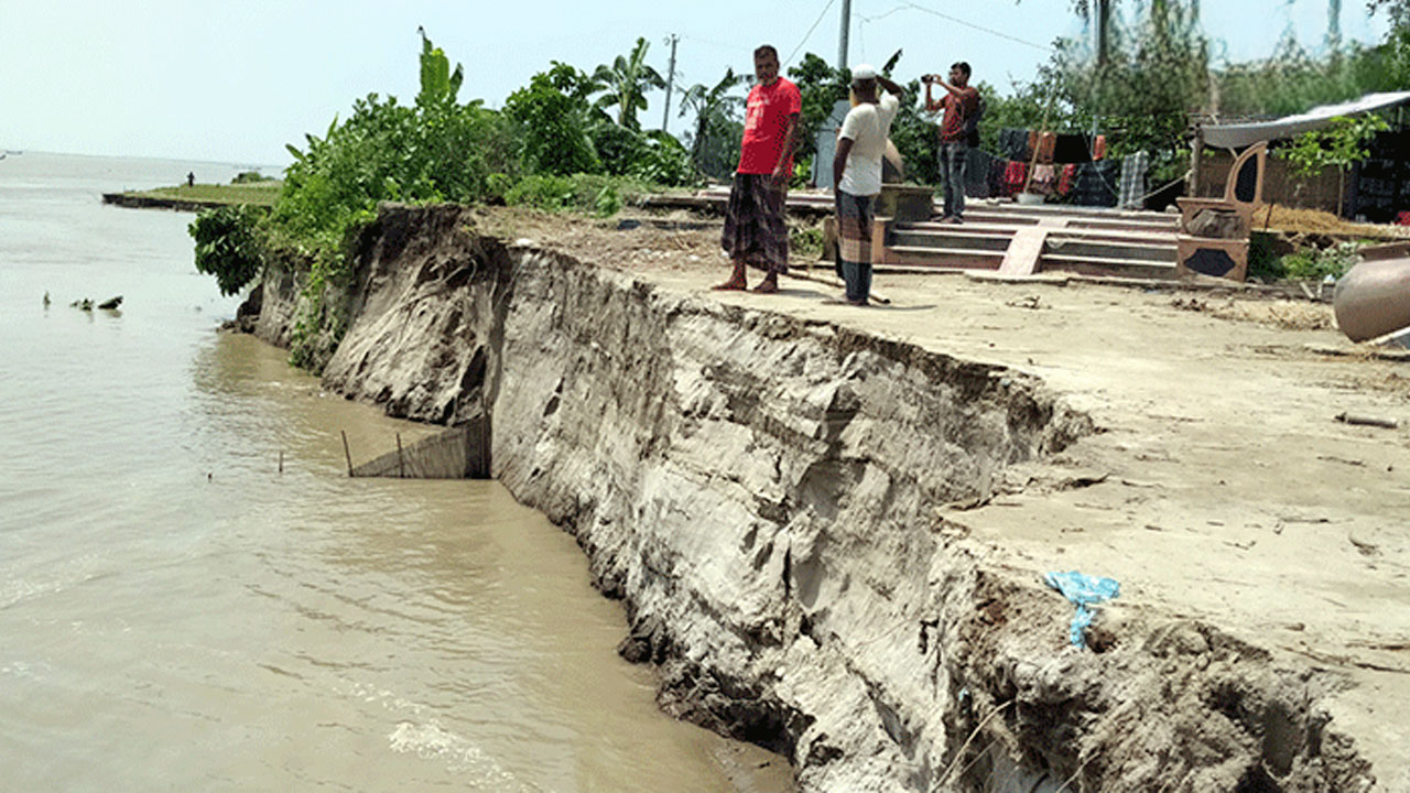 ভূঞাপুরে যমুনা পাড়ের বাসিন্দারা দিশেহারা অব্যাহত ভাঙনে