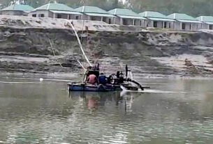 টাঙ্গাইলে ভাঙনের কবলে পুংলী আশ্রয়ণ প্রকল্পের ঘর!