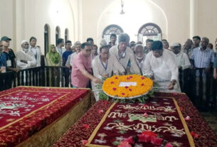 টাঙ্গাইলে গণতন্ত্র মঞ্চের রোড মার্চ: সন্তোষে ভাসানীর মাজারে শ্রদ্ধা নিবেদন