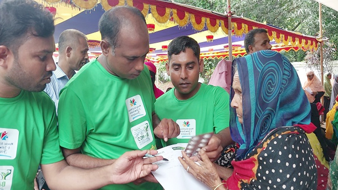 টাঙ্গাইলে-বিনামূল্যে-নারীদের-চিকিৎসা-সেবা-প্রদান