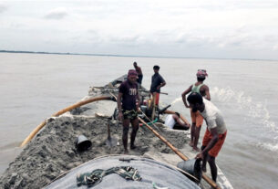 7বঙ্গবন্ধু সেতু এলাকায় অবৈধভাবে বালু উত্তোলন