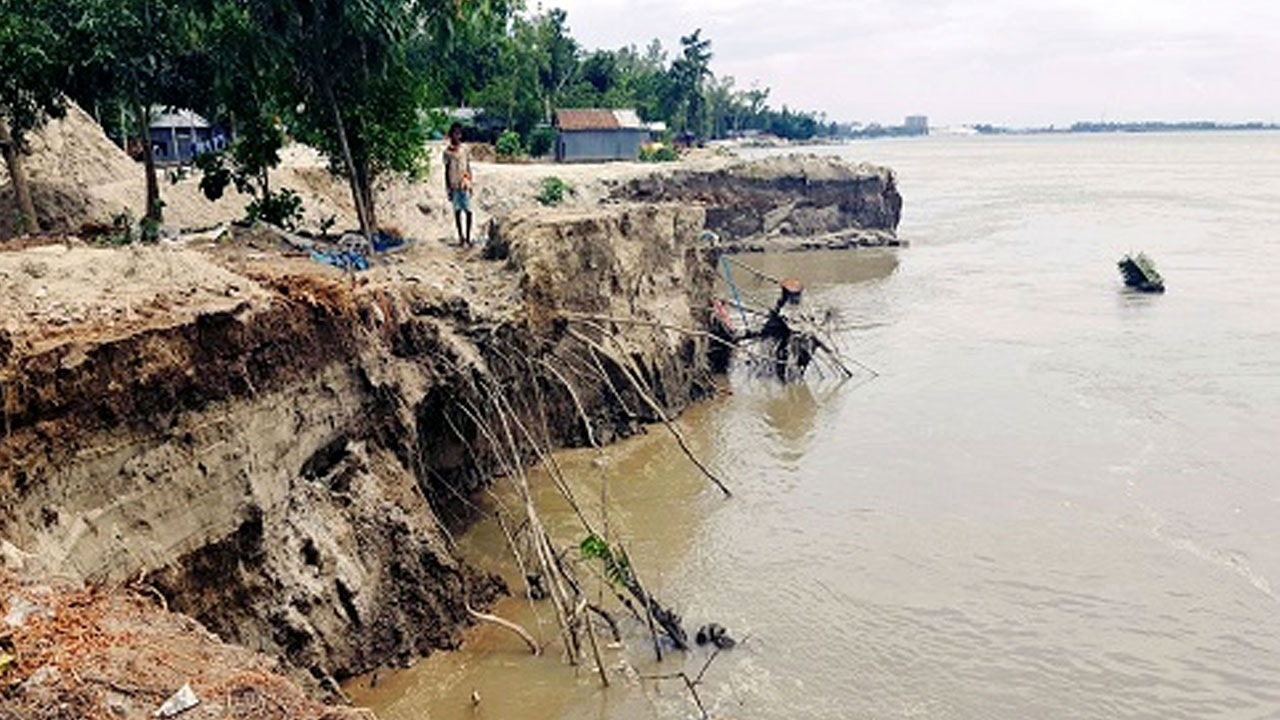 টাঙ্গাইলে-ভাঙন-দেখা-দিয়েছে-যমুনা-ধলেশ্বরী-ঝিনাই-বংশাই-নদীতে