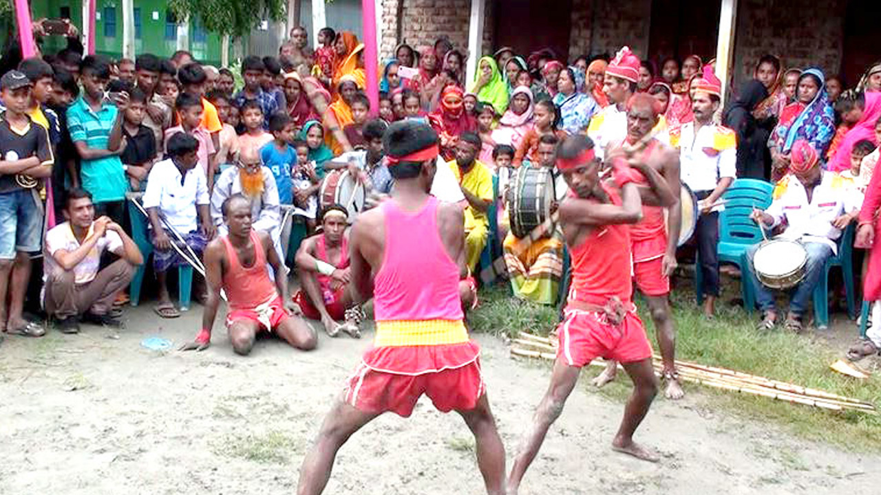 গোপালপুরে গ্রামীণ ঐতিহ্যবাহী লাঠি খেলা অনুষ্ঠিত