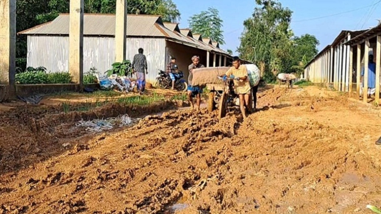 ঘাটাইলে পাহাড়ি অঞ্চলের রাস্তা চলাচলের অনুপযোগী