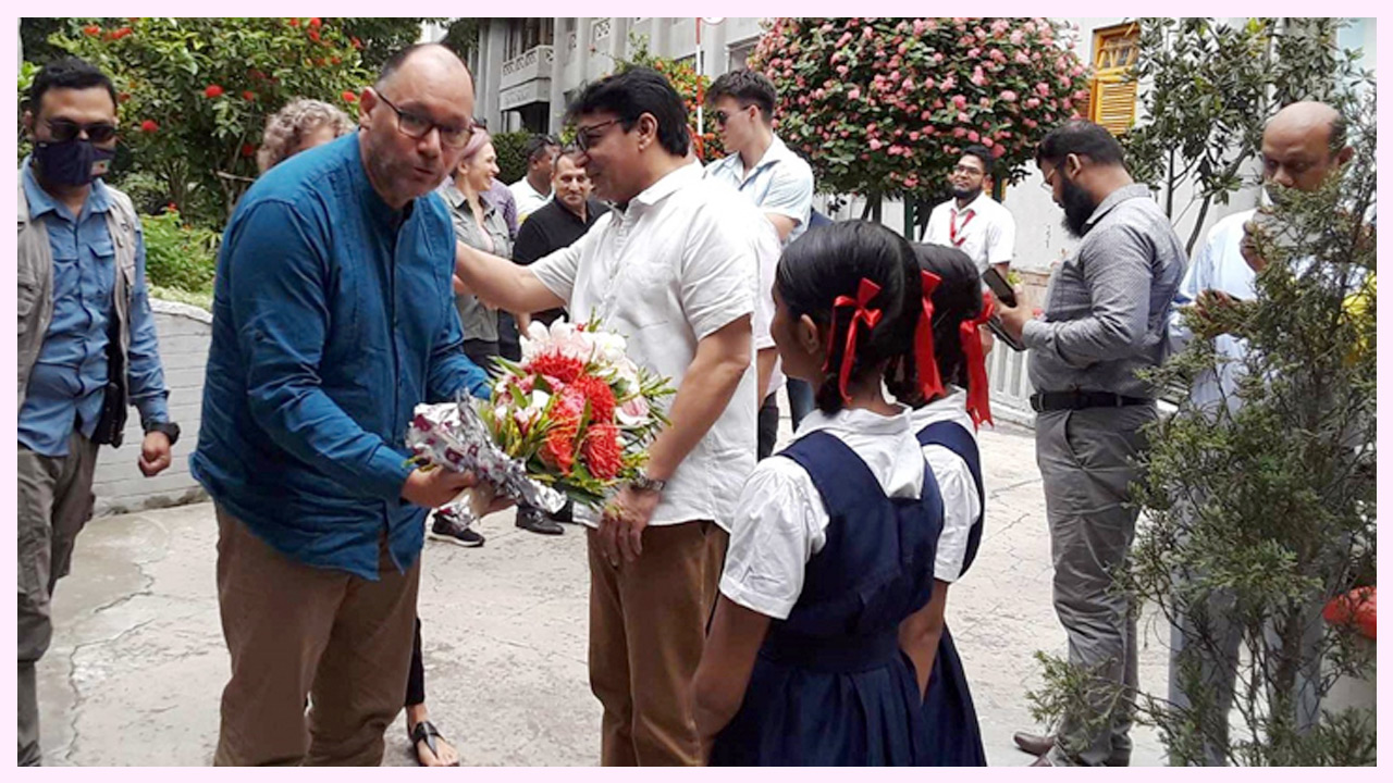 মার্কিন রাষ্ট্রদূত পিটার হাস কুমুদিনী কমপ্লেক্স পরিদর্শন করলেন