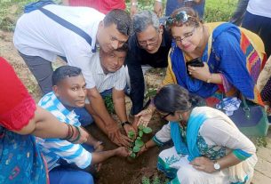 সবুজ পৃথিবীর উদ্যোগে ভারতের আগরতলায় বৃক্ষরোপণ কর্মসূচি পালিত