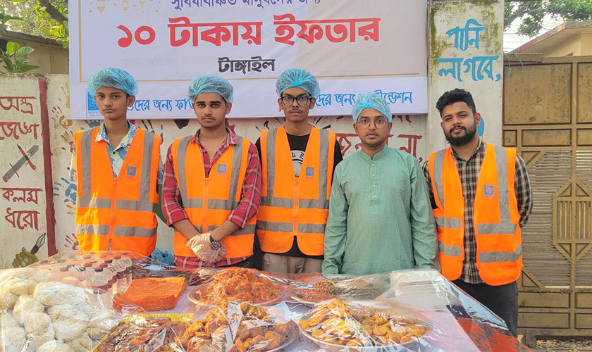 টাঙ্গাইলে ১০ টাকায় ইফতার সুবিধাবঞ্চিতদের জন্য