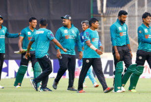 শেষ বলের নাটকীয় জয়ে ফাইনালে মোহামেডান-আবাহনী লড়াই