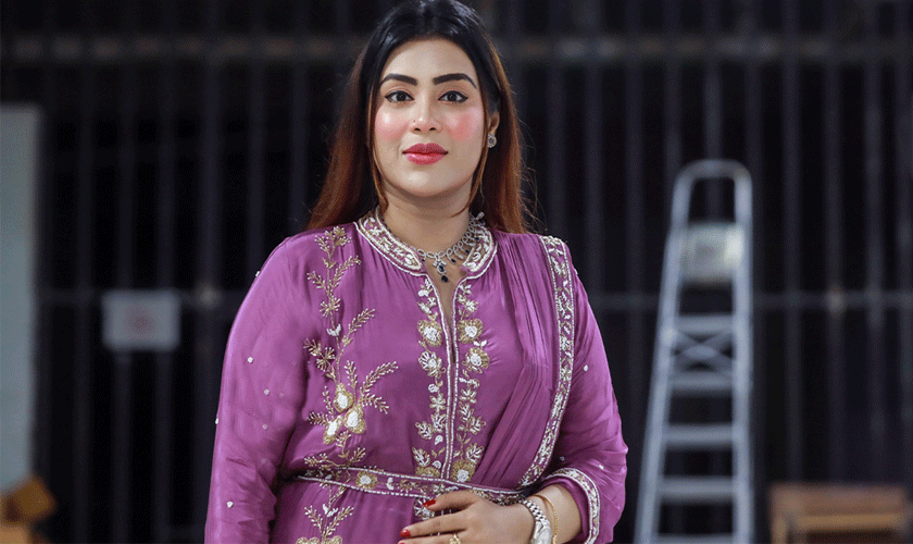উটের দুধের ব্যবসায় নামছেন চিত্রনায়িকা মিষ্টি জান্নাত